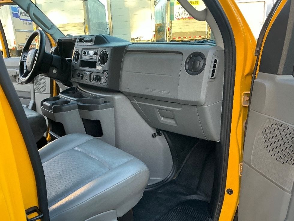 Light Duty Box Truck-Light and Medium Duty Trucks-Ford-2022-E350-Fontana-CA-103,023\n\t\tmiles-$ 28,750 - Image 20