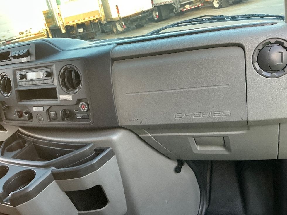 Light Duty Box Truck-Light and Medium Duty Trucks-Ford-2022-E350-Fontana-CA-103,023\n\t\tmiles-$ 28,750 - Image 21