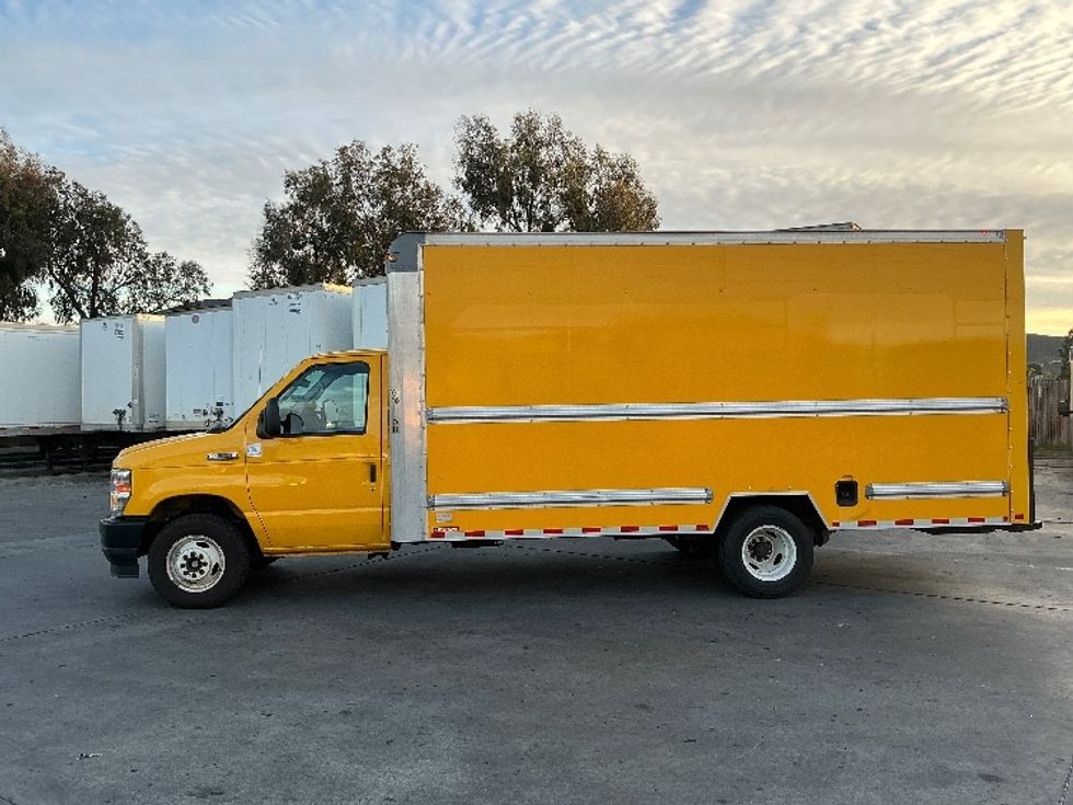 Light Duty Box Truck-Light and Medium Duty Trucks-Ford-2022-E350-Fontana-CA-103,023\n\t\tmiles-$ 28,750 - Image 4