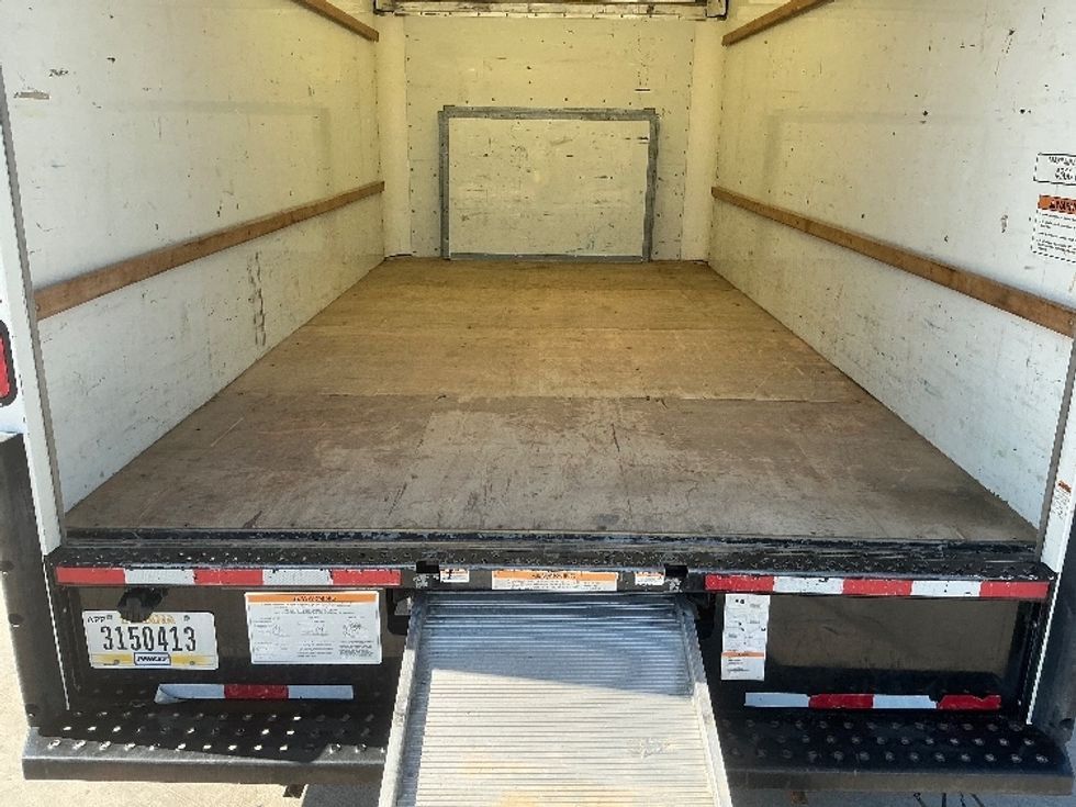 Light Duty Box Truck-Light and Medium Duty Trucks-Ford-2022-E350-Fontana-CA-104,503\n\t\tmiles-$ 30,750 - Image 10