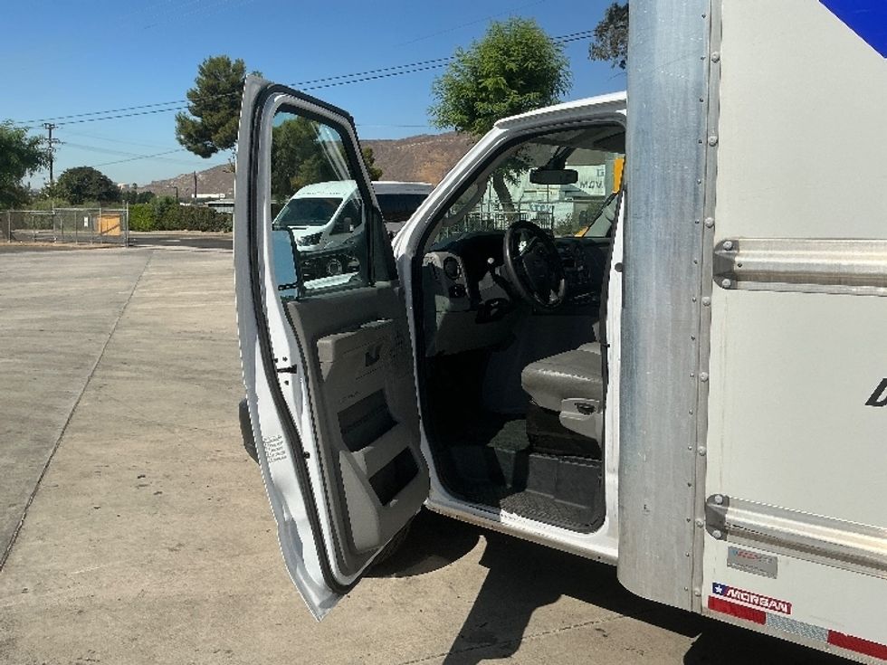 Light Duty Box Truck-Light and Medium Duty Trucks-Ford-2022-E350-Fontana-CA-104,503\n\t\tmiles-$ 30,750 - Image 16