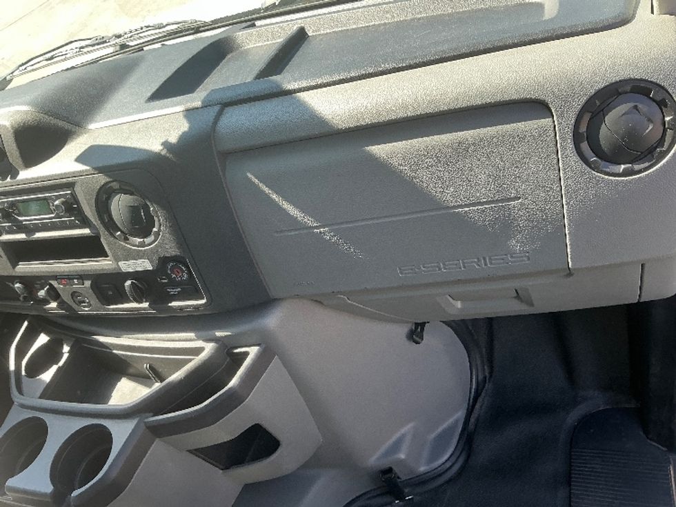 Light Duty Box Truck-Light and Medium Duty Trucks-Ford-2022-E350-Fontana-CA-104,503\n\t\tmiles-$ 30,750 - Image 21