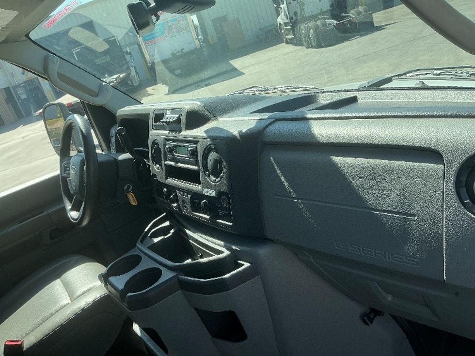 Light Duty Box Truck-Light and Medium Duty Trucks-Ford-2022-E350-Fontana-CA-104,503\n\t\tmiles-$ 30,750 - Image 22