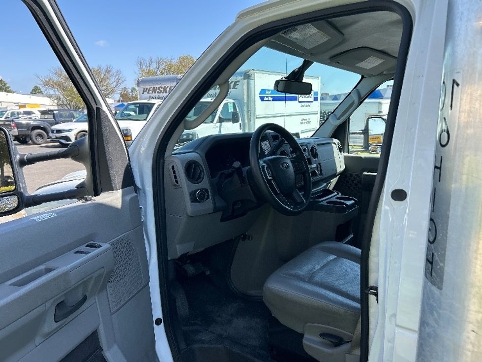 Light Duty Box Truck-Light and Medium Duty Trucks-Ford-2022-E350-Fontana-CA-130,349\n\t\tmiles-$ 27,000 - Image 16