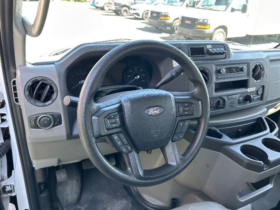 Light Duty Box Truck-Light and Medium Duty Trucks-Ford-2022-E350-Fontana-CA-130,349\n\t\tmiles-$ 27,000 - Image 17