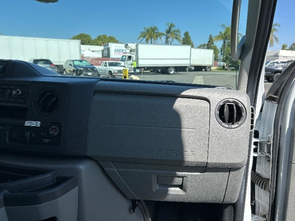 Light Duty Box Truck-Light and Medium Duty Trucks-Ford-2022-E350-Fontana-CA-130,349\n\t\tmiles-$ 27,000 - Image 21