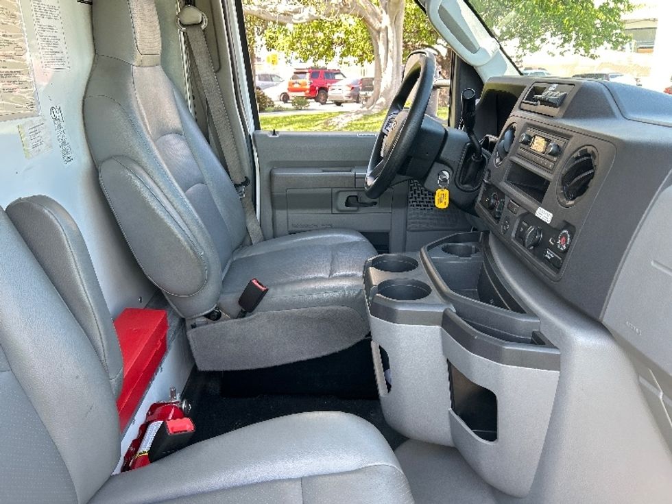 Light Duty Box Truck-Light and Medium Duty Trucks-Ford-2022-E350-Fontana-CA-130,349\n\t\tmiles-$ 27,000 - Image 22