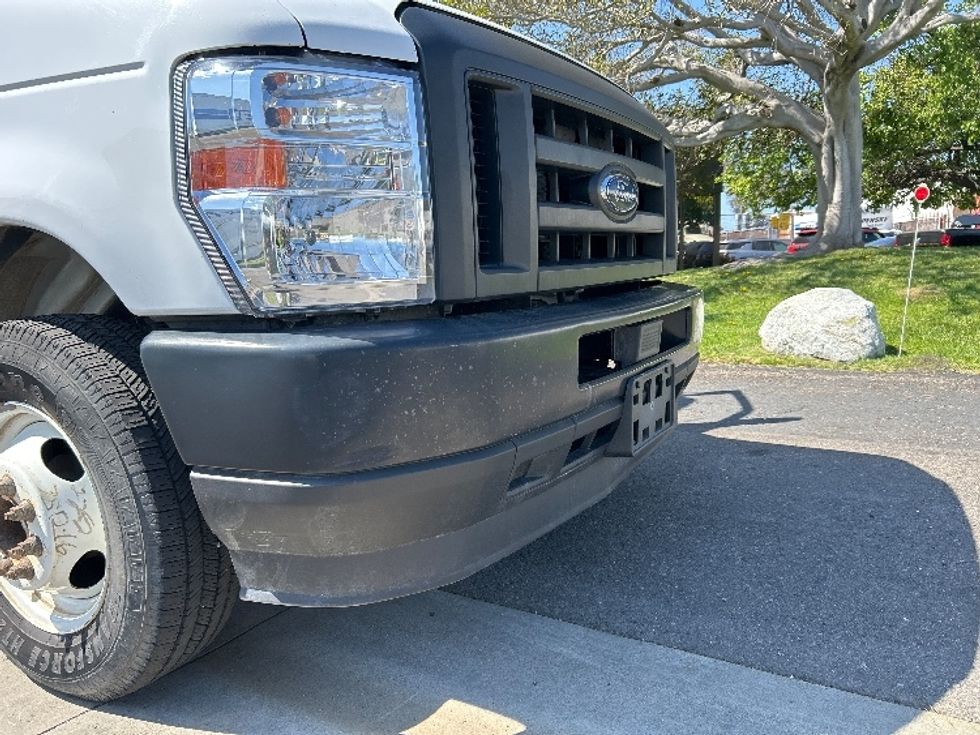 Light Duty Box Truck-Light and Medium Duty Trucks-Ford-2022-E350-Fontana-CA-130,349\n\t\tmiles-$ 27,000 - Image 26