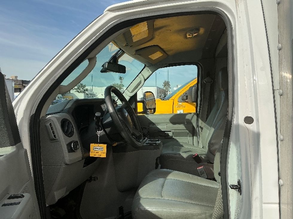 Light Duty Box Truck-Light and Medium Duty Trucks-Ford-2022-E350-Fontana-CA-130,371\n\t\tmiles-$ 27,000 - Image 16