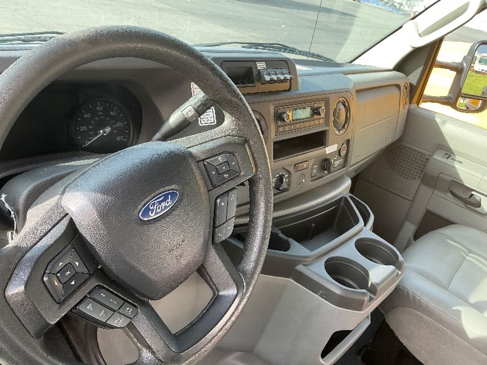 Light Duty Box Truck-Light and Medium Duty Trucks-Ford-2022-E350-Fontana-CA-130,371\n\t\tmiles-$ 27,000 - Image 17