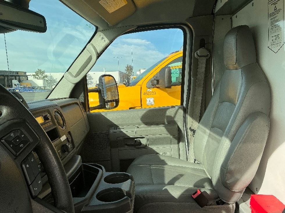 Light Duty Box Truck-Light and Medium Duty Trucks-Ford-2022-E350-Fontana-CA-130,371\n\t\tmiles-$ 27,000 - Image 19