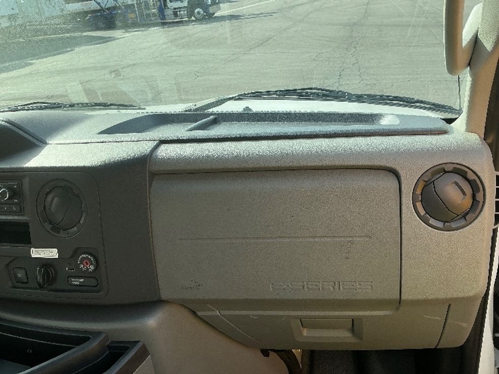 Light Duty Box Truck-Light and Medium Duty Trucks-Ford-2022-E350-Fontana-CA-130,371\n\t\tmiles-$ 27,000 - Image 21