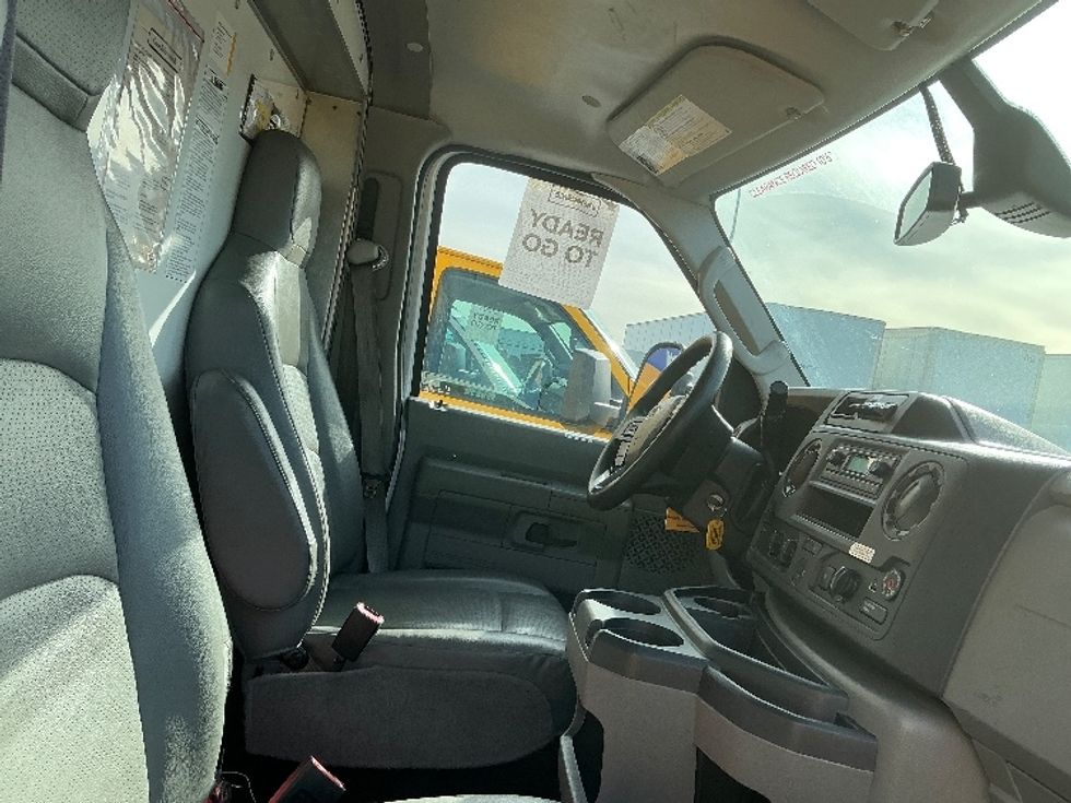 Light Duty Box Truck-Light and Medium Duty Trucks-Ford-2022-E350-Fontana-CA-130,371\n\t\tmiles-$ 27,000 - Image 22