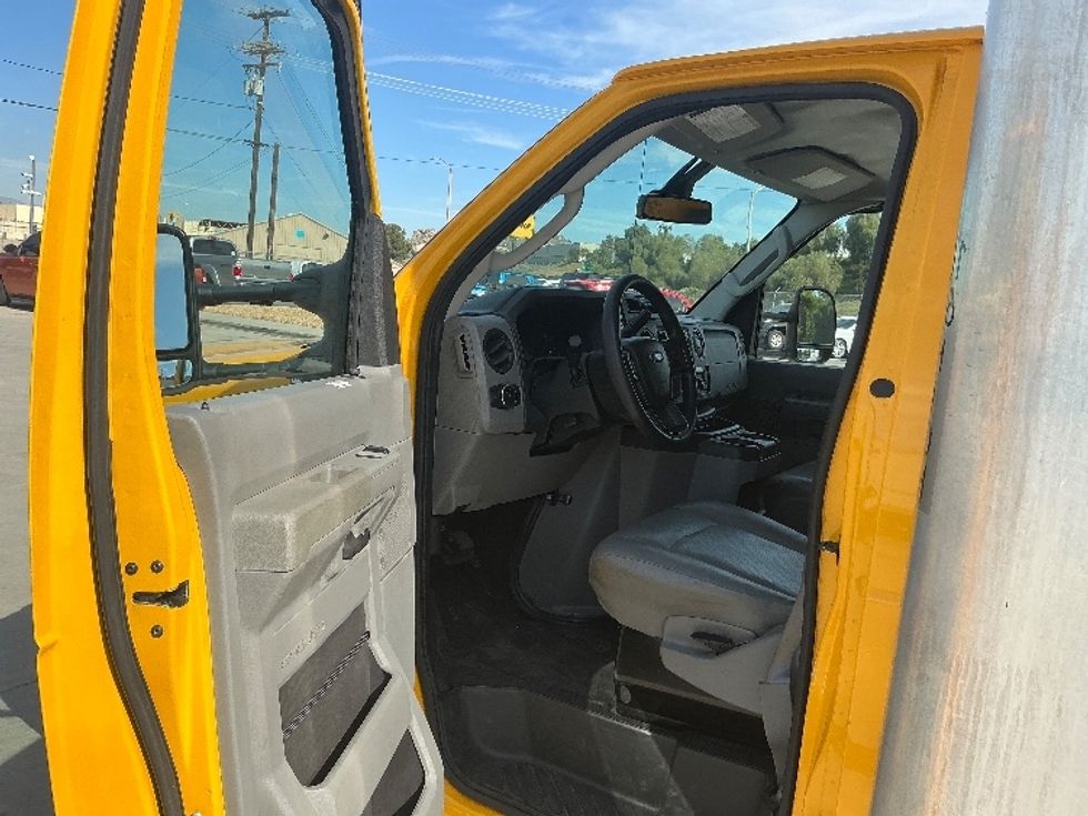 Light Duty Box Truck-Light and Medium Duty Trucks-Ford-2022-E350-Fontana-CA-135,970\n\t\tmiles-$ 23,000 - Image 16