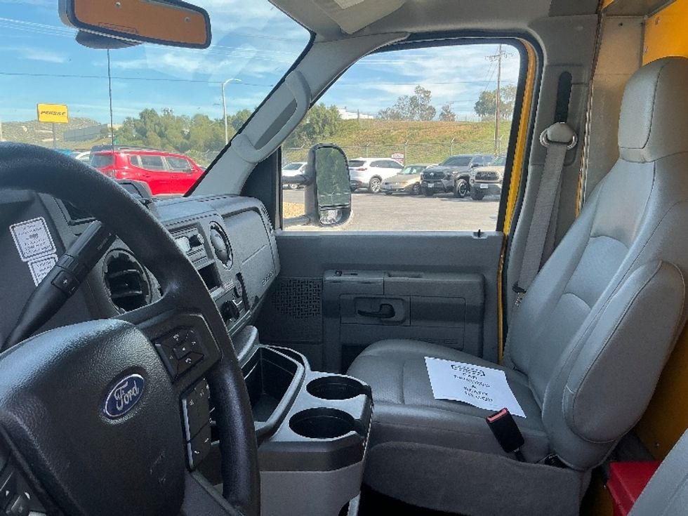 Light Duty Box Truck-Light and Medium Duty Trucks-Ford-2022-E350-Fontana-CA-135,970\n\t\tmiles-$ 23,000 - Image 19