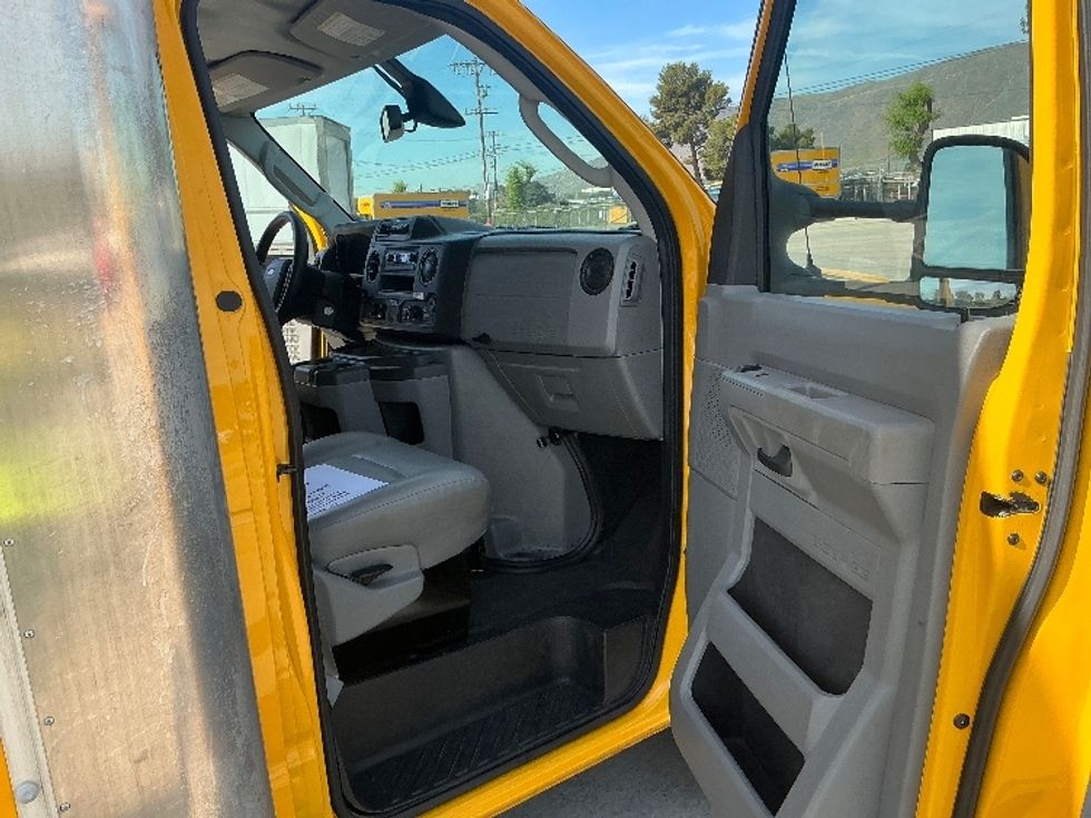 Light Duty Box Truck-Light and Medium Duty Trucks-Ford-2022-E350-Fontana-CA-135,970\n\t\tmiles-$ 23,000 - Image 20