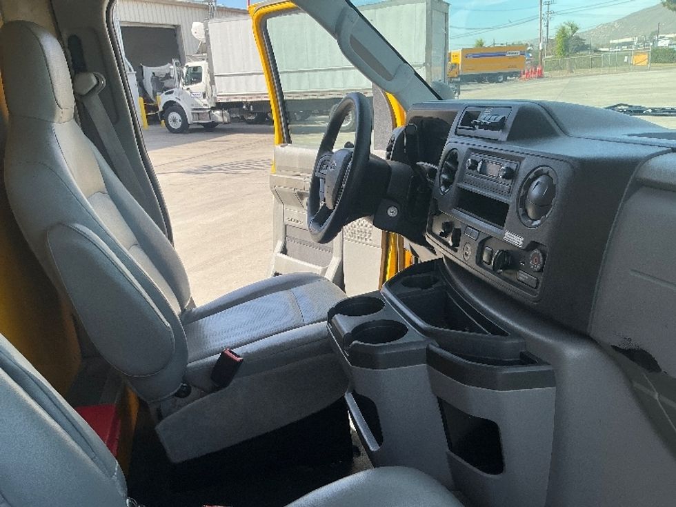 Light Duty Box Truck-Light and Medium Duty Trucks-Ford-2022-E350-Fontana-CA-135,970\n\t\tmiles-$ 23,000 - Image 22