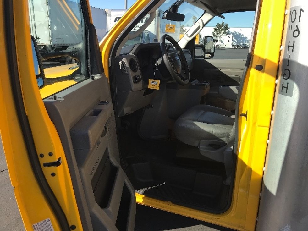 Light Duty Box Truck-Light and Medium Duty Trucks-Ford-2022-E350-Fontana-CA-70,081\n\t\tmiles-$ 35,250 - Image 16