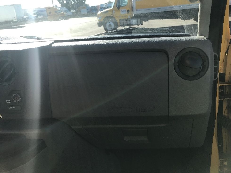 Light Duty Box Truck-Light and Medium Duty Trucks-Ford-2022-E350-Fontana-CA-70,081\n\t\tmiles-$ 35,250 - Image 21