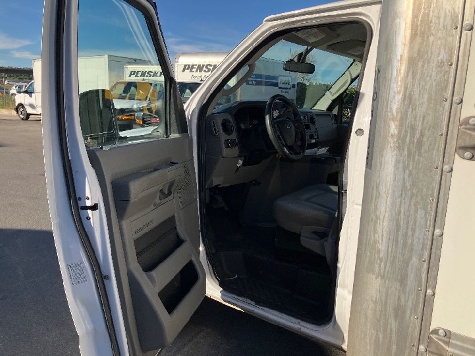 Light Duty Box Truck-Light and Medium Duty Trucks-Ford-2022-E350-Fontana-CA-86,501\n\t\tmiles-$ 34,500 - Image 16
