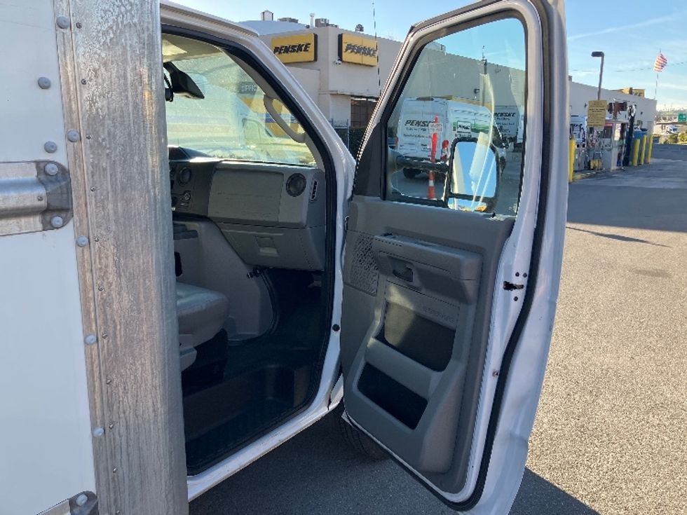 Light Duty Box Truck-Light and Medium Duty Trucks-Ford-2022-E350-Fontana-CA-86,501\n\t\tmiles-$ 34,500 - Image 20