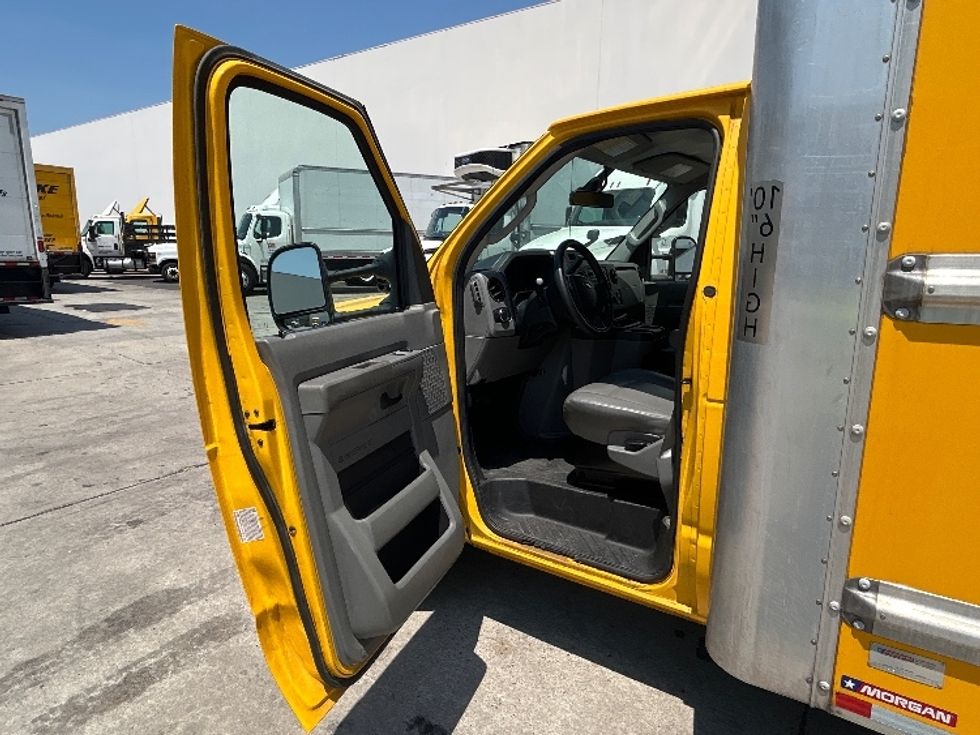 Light Duty Box Truck-Light and Medium Duty Trucks-Ford-2022-E350-Fontana-CA-87,141\n\t\tmiles-$ 30,750 - Image 16