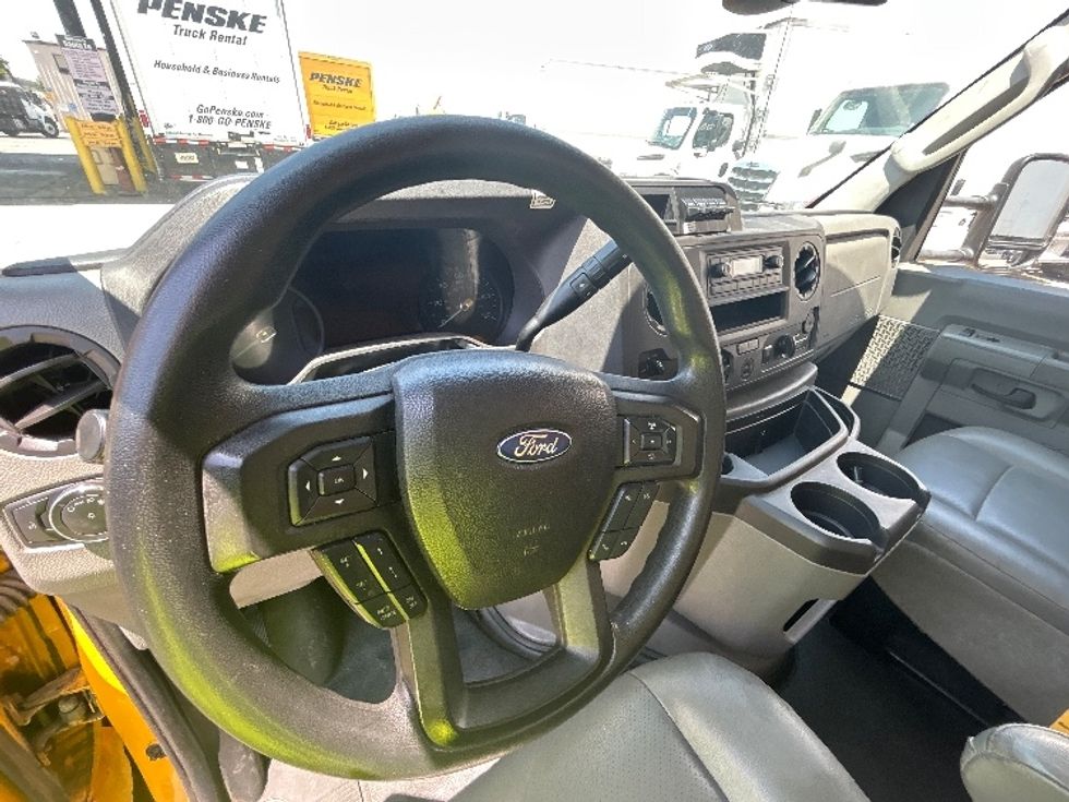 Light Duty Box Truck-Light and Medium Duty Trucks-Ford-2022-E350-Fontana-CA-87,141\n\t\tmiles-$ 30,750 - Image 17