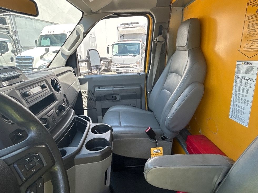Light Duty Box Truck-Light and Medium Duty Trucks-Ford-2022-E350-Fontana-CA-87,141\n\t\tmiles-$ 30,750 - Image 19