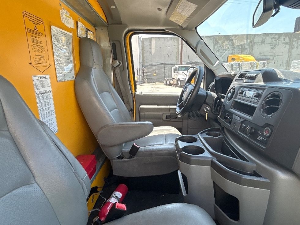 Light Duty Box Truck-Light and Medium Duty Trucks-Ford-2022-E350-Fontana-CA-87,141\n\t\tmiles-$ 30,750 - Image 22