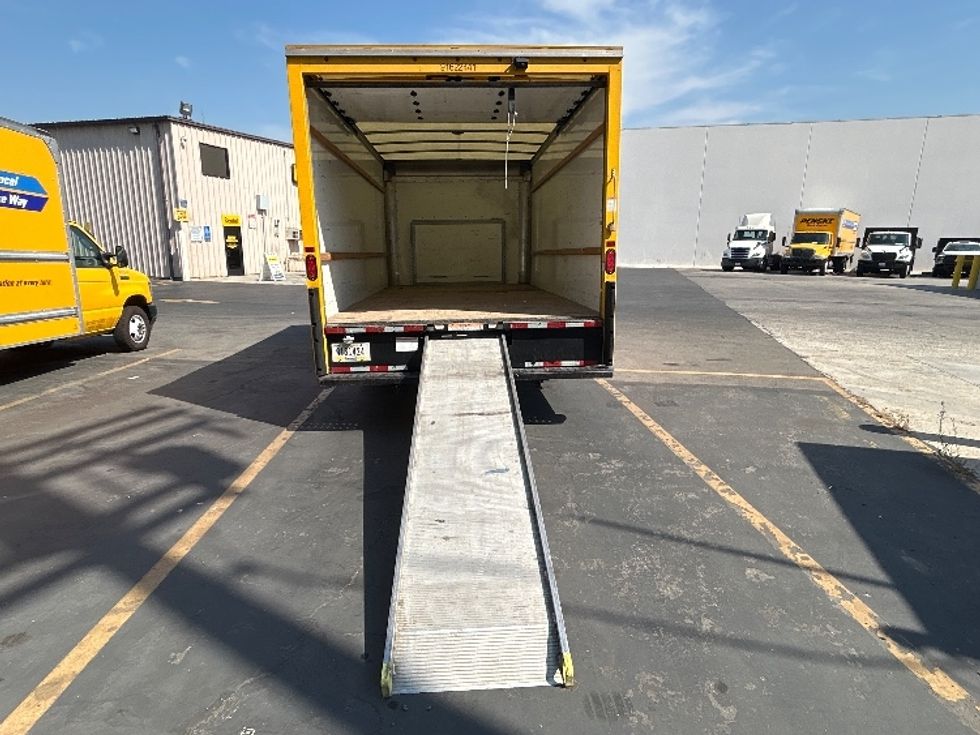 Light Duty Box Truck-Light and Medium Duty Trucks-Ford-2022-E350-Fontana-CA-87,141\n\t\tmiles-$ 30,750 - Image 9