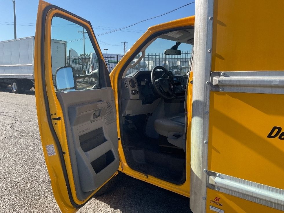 Light Duty Box Truck-Light and Medium Duty Trucks-Ford-2022-E350-Fontana-CA-88,084\n\t\tmiles-$ 35,500 - Image 16
