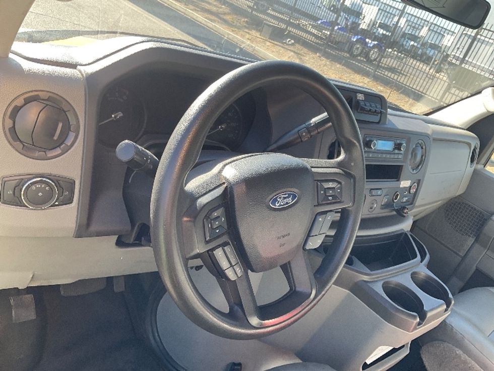 Light Duty Box Truck-Light and Medium Duty Trucks-Ford-2022-E350-Fontana-CA-88,084\n\t\tmiles-$ 35,500 - Image 17