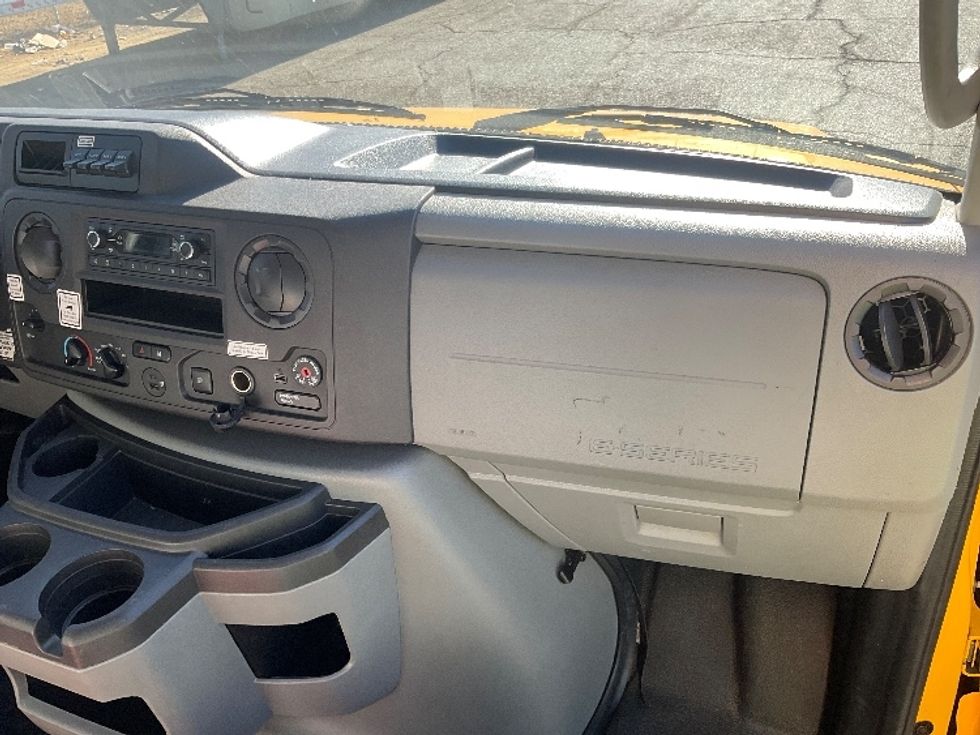 Light Duty Box Truck-Light and Medium Duty Trucks-Ford-2022-E350-Fontana-CA-88,084\n\t\tmiles-$ 35,500 - Image 21