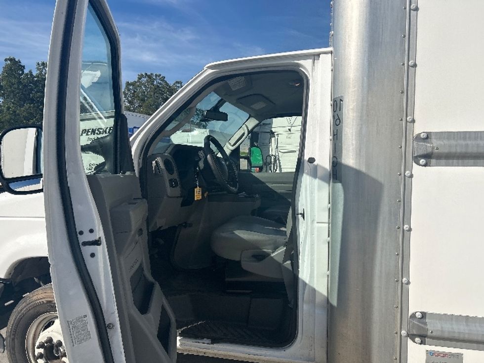 Light Duty Box Truck-Light and Medium Duty Trucks-Ford-2022-E350-Fontana-CA-88,125\n\t\tmiles-$ 33,750 - Image 16