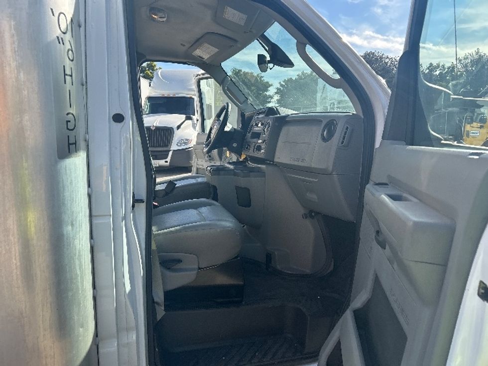 Light Duty Box Truck-Light and Medium Duty Trucks-Ford-2022-E350-Fontana-CA-88,125\n\t\tmiles-$ 33,750 - Image 20
