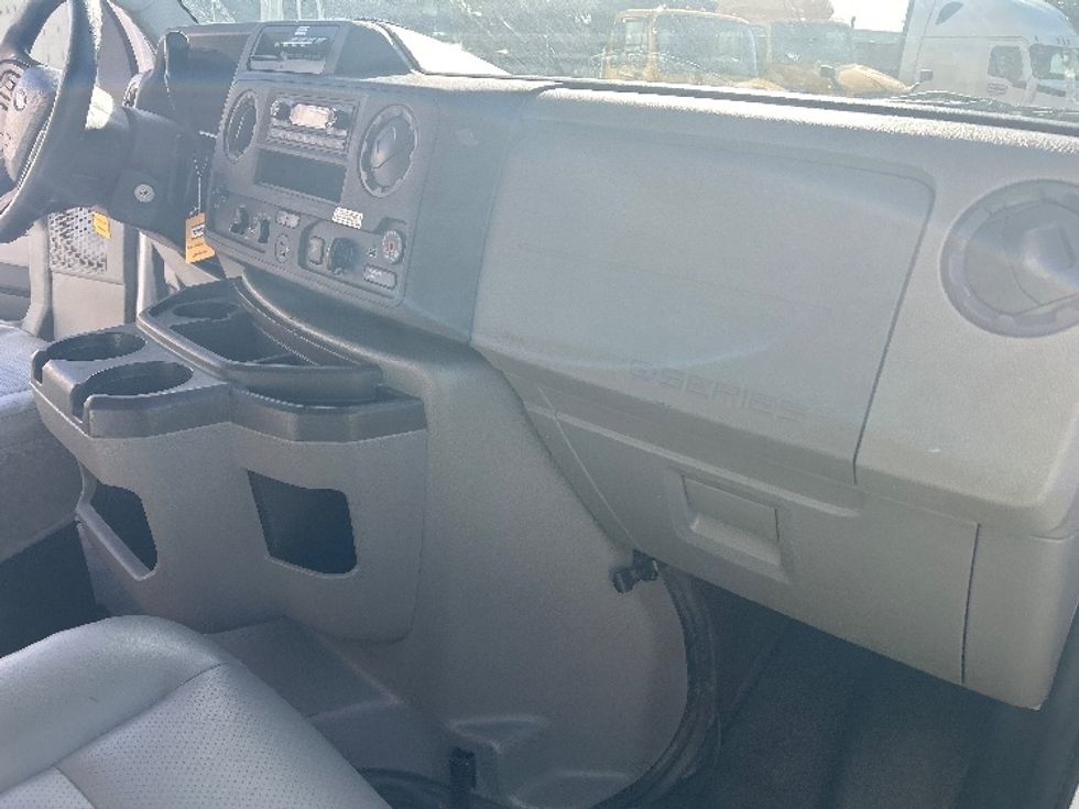 Light Duty Box Truck-Light and Medium Duty Trucks-Ford-2022-E350-Fontana-CA-88,125\n\t\tmiles-$ 33,750 - Image 21