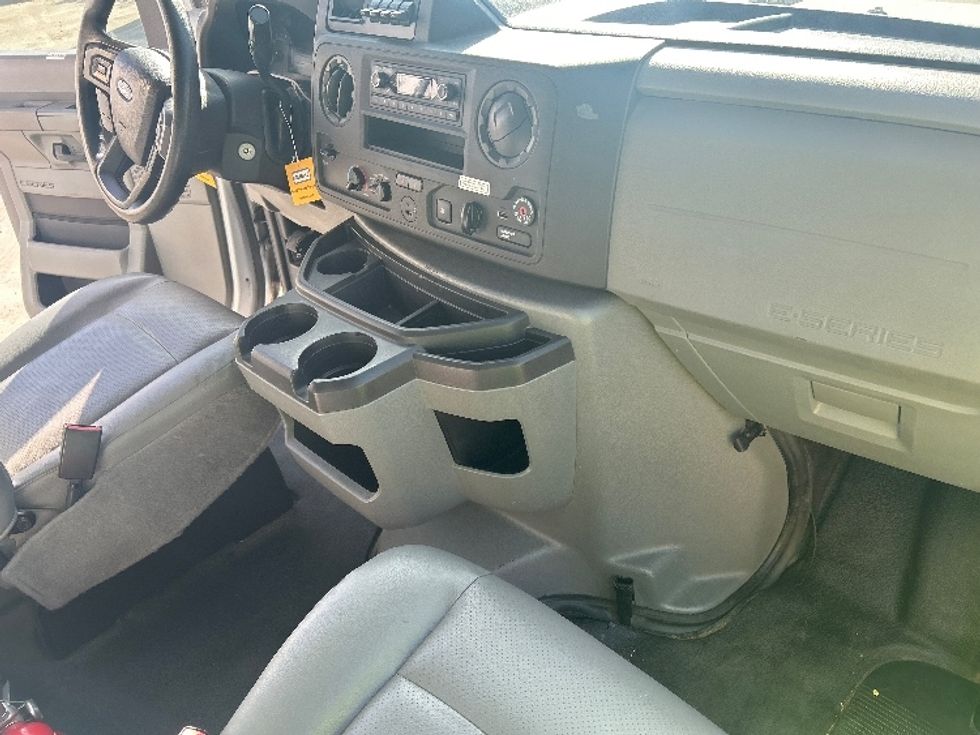 Light Duty Box Truck-Light and Medium Duty Trucks-Ford-2022-E350-Fontana-CA-88,125\n\t\tmiles-$ 33,750 - Image 22