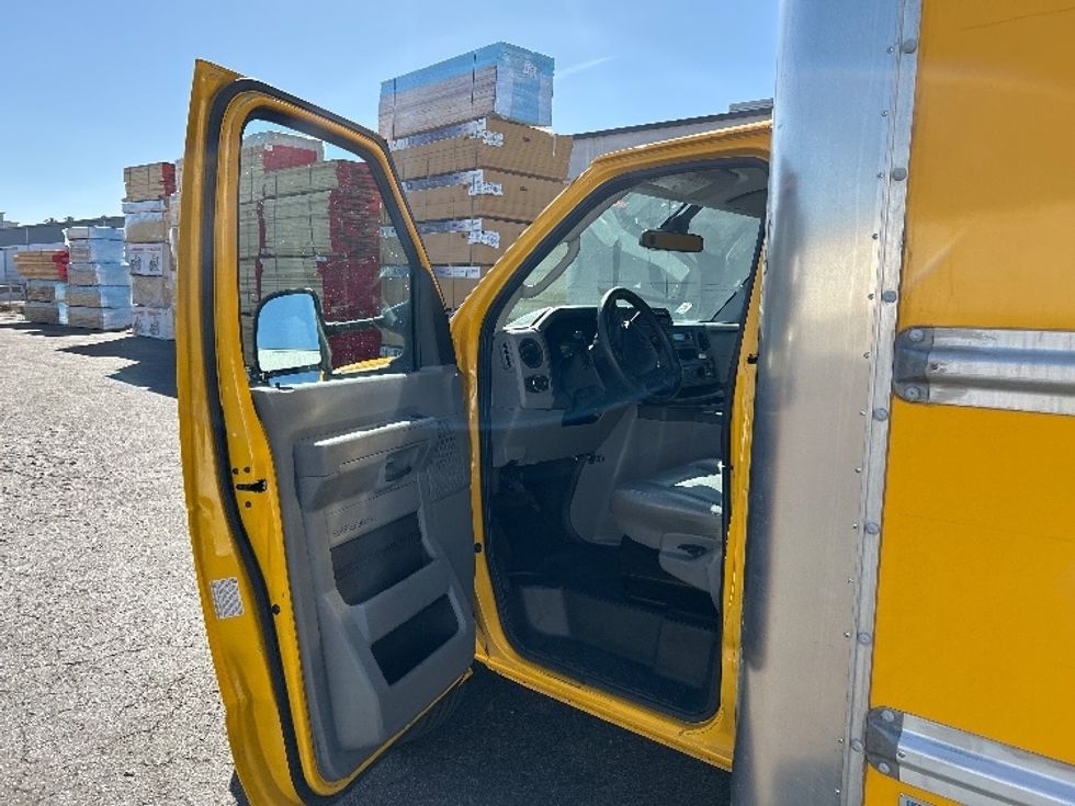 Light Duty Box Truck-Light and Medium Duty Trucks-Ford-2022-E350-Fontana-CA-88,507\n\t\tmiles-$ 30,500 - Image 16