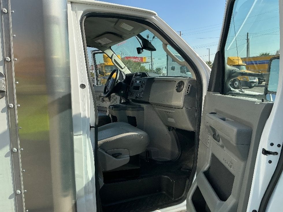 Light Duty Box Truck-Light and Medium Duty Trucks-Ford-2022-E350-Fontana-CA-89,501\n\t\tmiles-$ 33,750 - Image 20