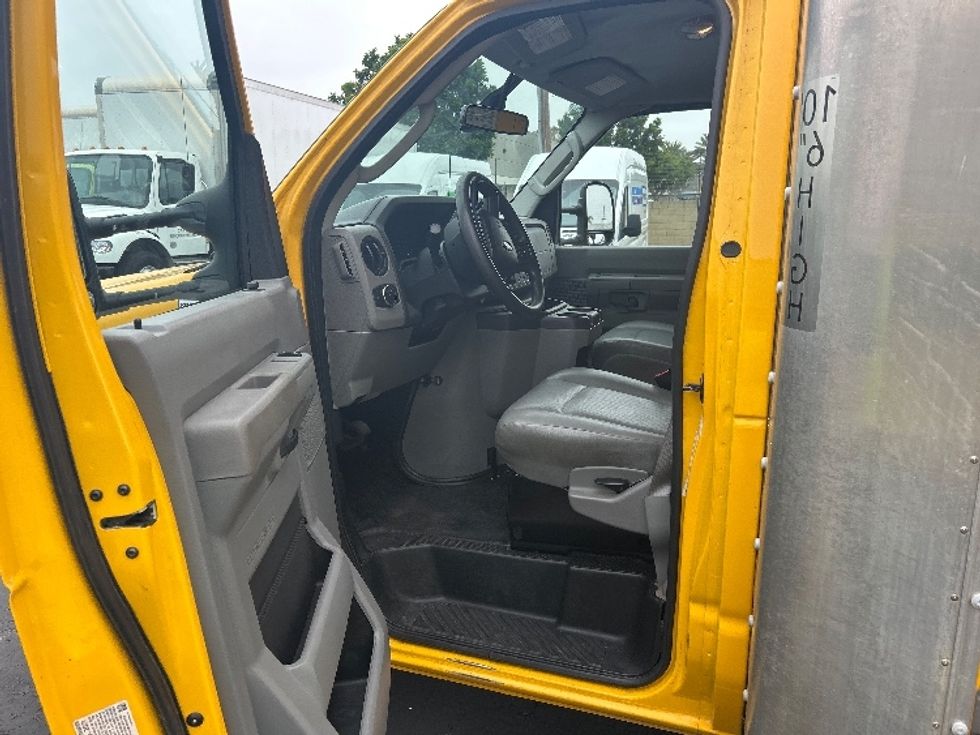 Light Duty Box Truck-Light and Medium Duty Trucks-Ford-2022-E350-Fontana-CA-89,919\n\t\tmiles-$ 30,250 - Image 13