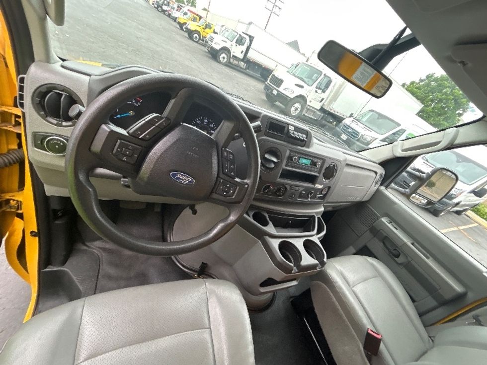 Light Duty Box Truck-Light and Medium Duty Trucks-Ford-2022-E350-Fontana-CA-89,919\n\t\tmiles-$ 30,250 - Image 14