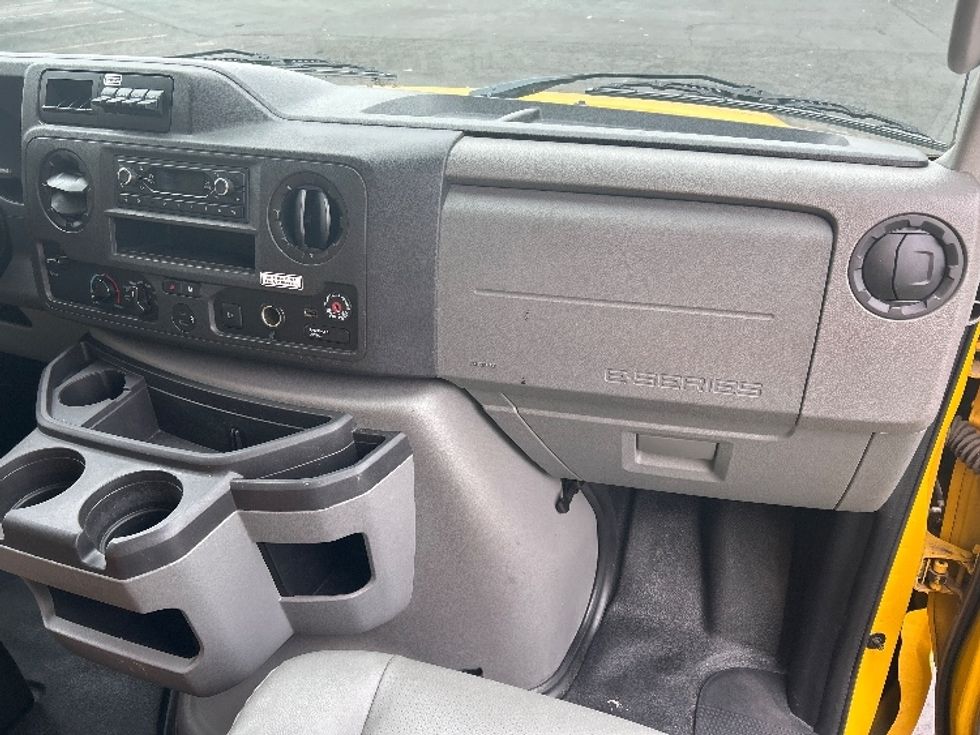 Light Duty Box Truck-Light and Medium Duty Trucks-Ford-2022-E350-Fontana-CA-89,919\n\t\tmiles-$ 30,250 - Image 15