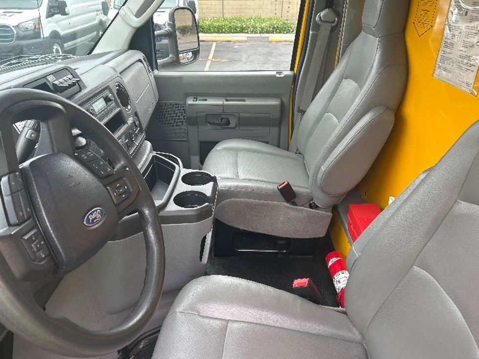 Light Duty Box Truck-Light and Medium Duty Trucks-Ford-2022-E350-Fontana-CA-89,919\n\t\tmiles-$ 30,250 - Image 17