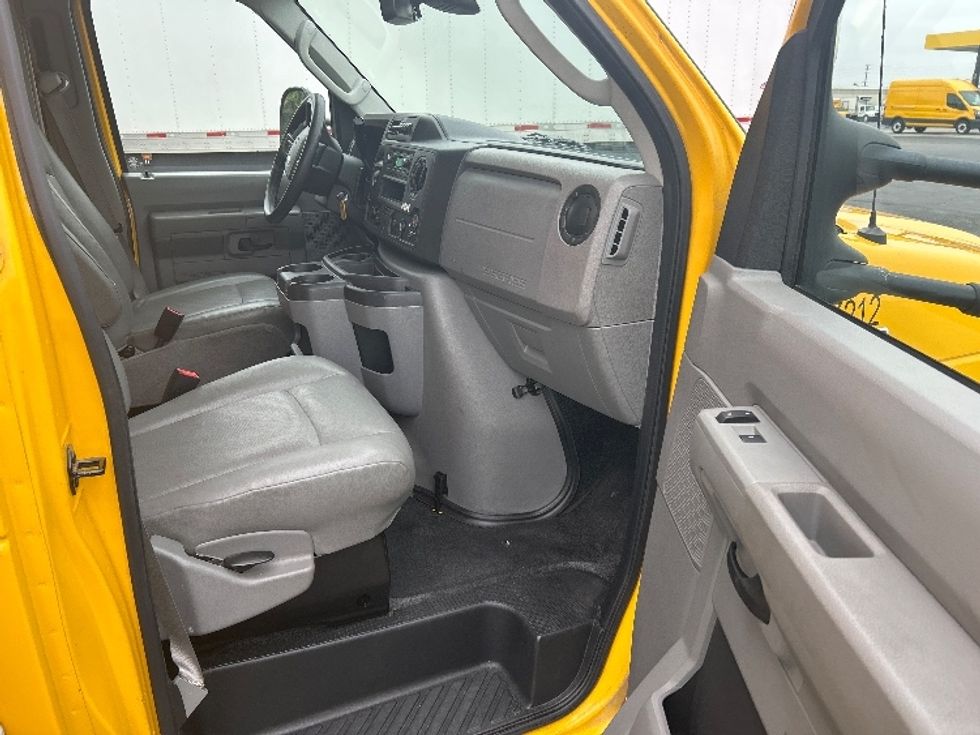Light Duty Box Truck-Light and Medium Duty Trucks-Ford-2022-E350-Fontana-CA-89,919\n\t\tmiles-$ 30,250 - Image 18