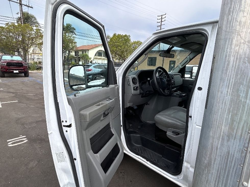 Light Duty Box Truck-Light and Medium Duty Trucks-Ford-2022-E350-Fontana-CA-94,026\n\t\tmiles-$ 33,000 - Image 14