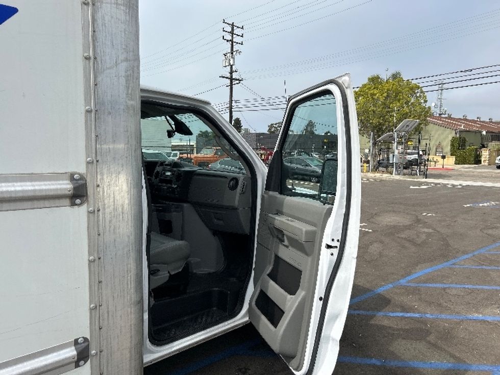 Light Duty Box Truck-Light and Medium Duty Trucks-Ford-2022-E350-Fontana-CA-94,026\n\t\tmiles-$ 33,000 - Image 18