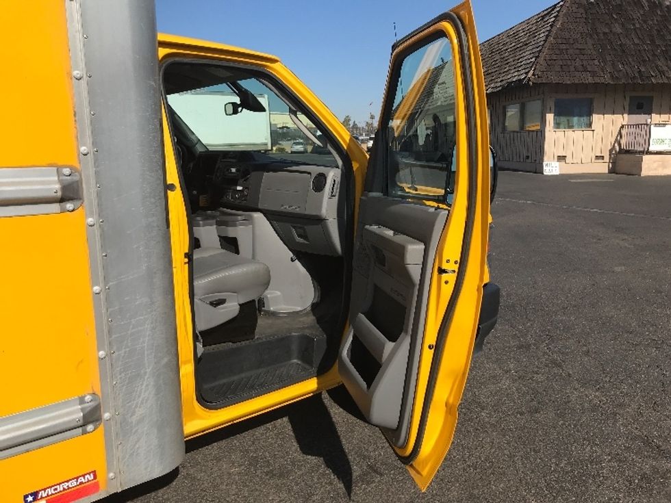 Light Duty Box Truck-Light and Medium Duty Trucks-Ford-2022-E350-Fontana-CA-95,812\n\t\tmiles-$ 29,750 - Image 20