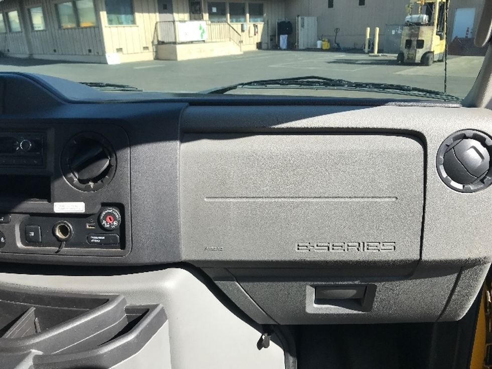 Light Duty Box Truck-Light and Medium Duty Trucks-Ford-2022-E350-Fontana-CA-95,812\n\t\tmiles-$ 29,750 - Image 21