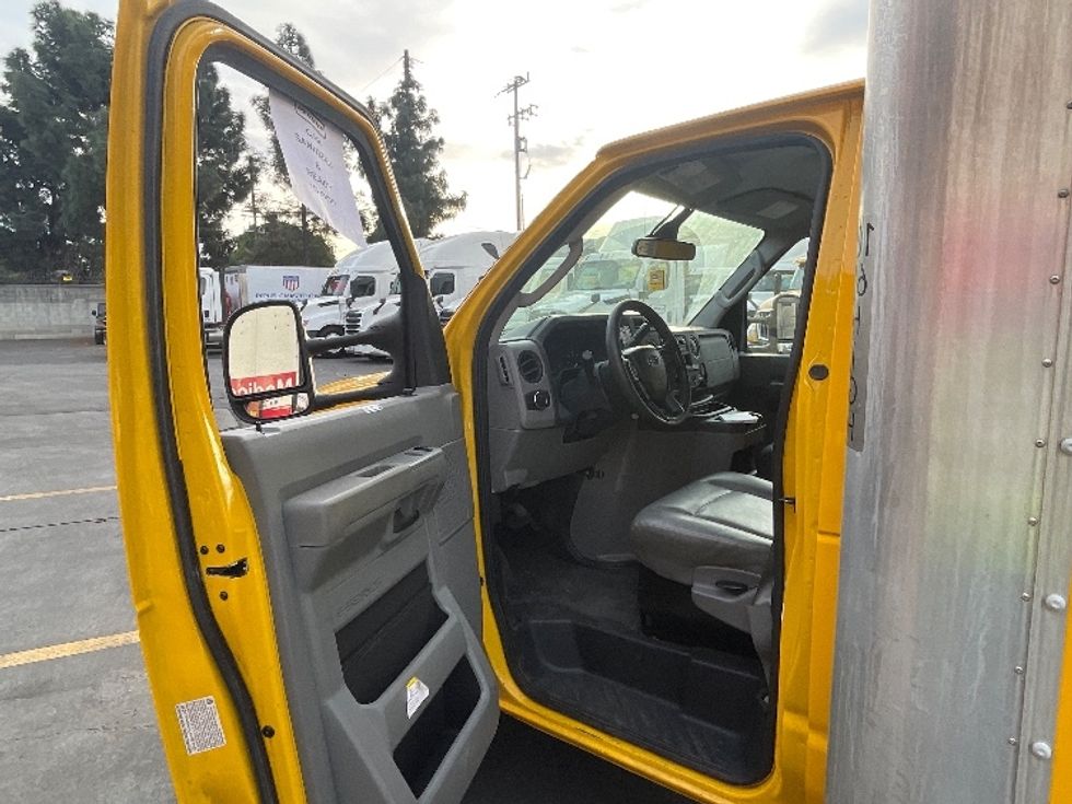 Light Duty Box Truck-Light and Medium Duty Trucks-Ford-2022-E350-Fontana-CA-99,001\n\t\tmiles-$ 28,500 - Image 13