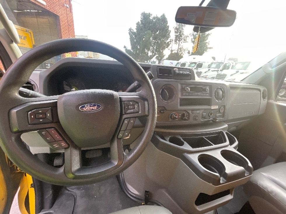 Light Duty Box Truck-Light and Medium Duty Trucks-Ford-2022-E350-Fontana-CA-99,001\n\t\tmiles-$ 28,500 - Image 15